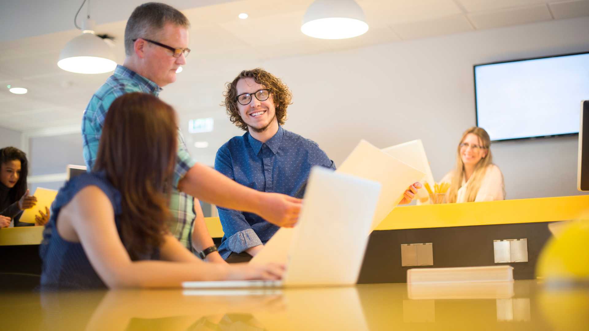 como anunciar no linkedin