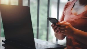 Advogado pode anunciar serviços específicos, como direito previdenciário, no Facebook?